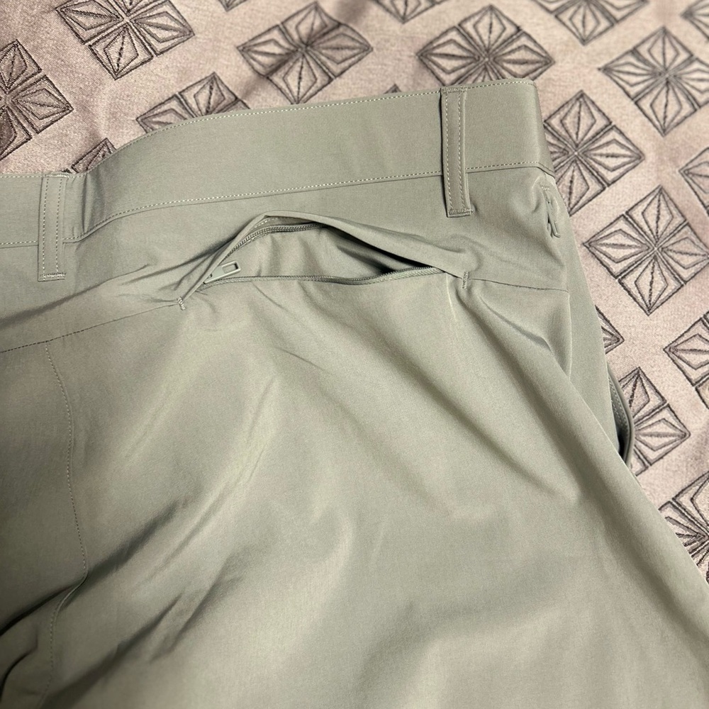 Fabletics Gray Tech Shorts - Picture 5 of 6